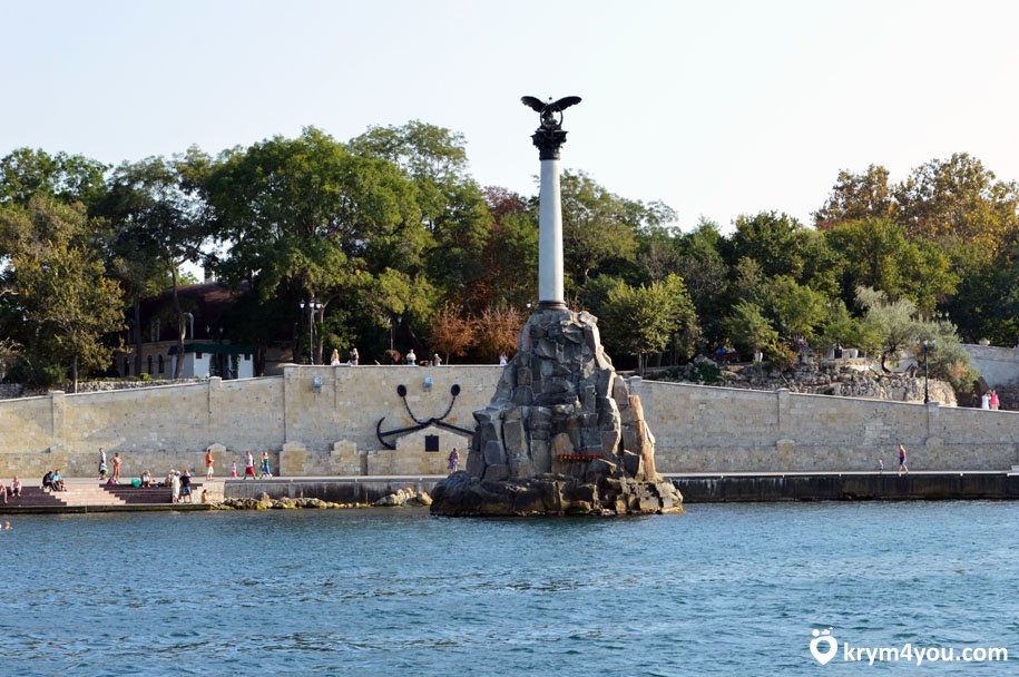 Севастополь, Крым, памятник затопленным кораблям  