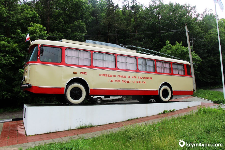 Крымский троллейбус, памятник троллейбусу в Крыму  