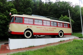 Крымский троллейбус, памятник троллейбусу в Крыму 