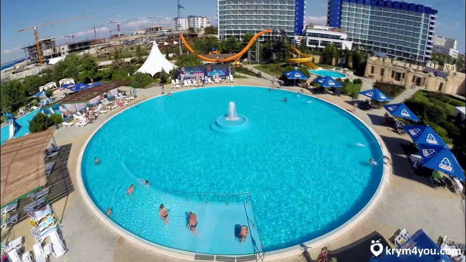 Аквапарк Зурбаган Севастополь фото центральный бассейн  