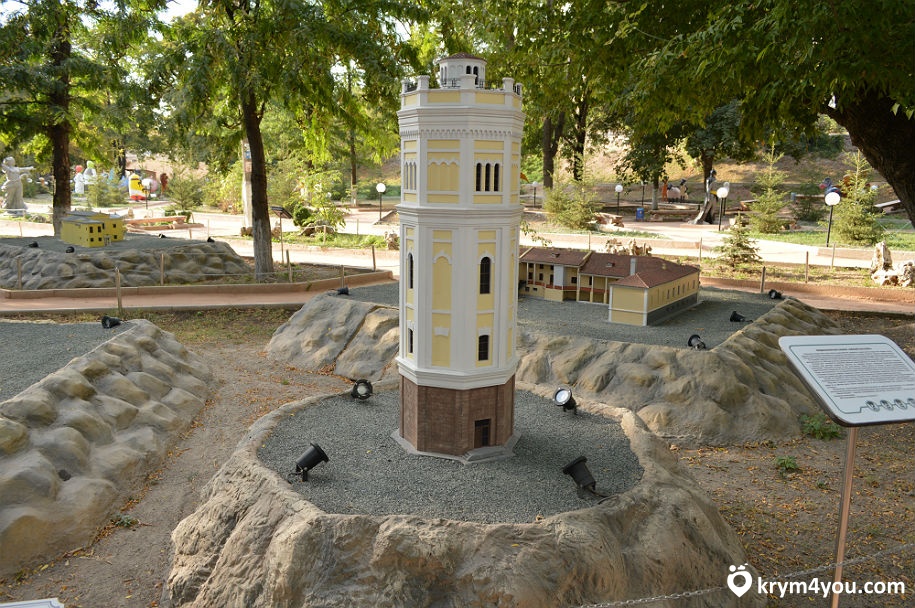 Бахчисарайский парк миниатюр Крым водонапорная башня 