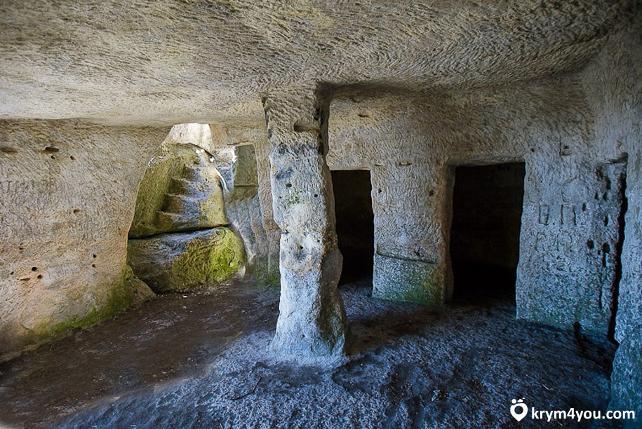 Пещерный город Мангуп-Кале Крым  