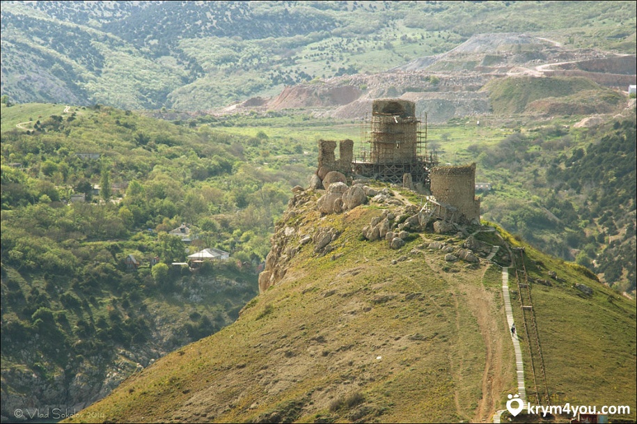 Крым фото Генуэзская крепость Чембало в Балаклаве   