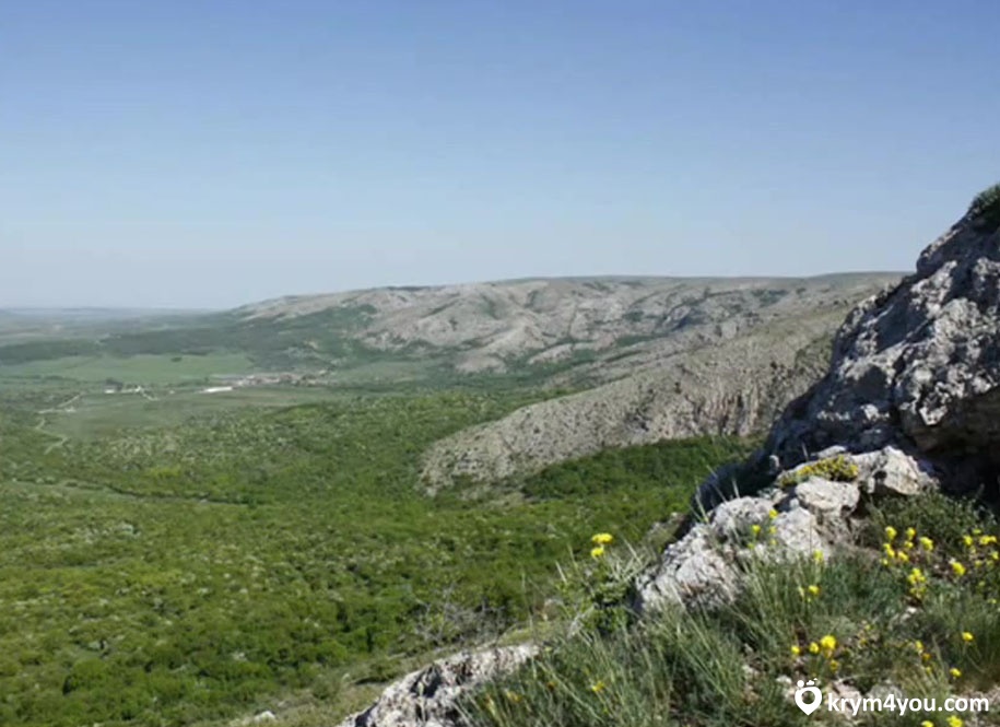 Перевальное Крым скала вид  