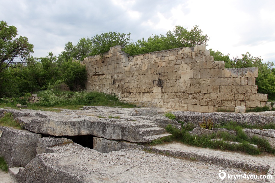 Крепость Чуфут-Кале пещерный город Бахчисарай Крым 8 