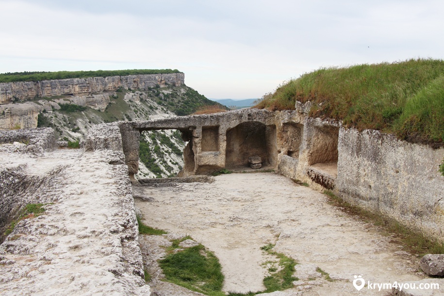 Крепость Чуфут-Кале пещерный город Бахчисарай Крым 7 