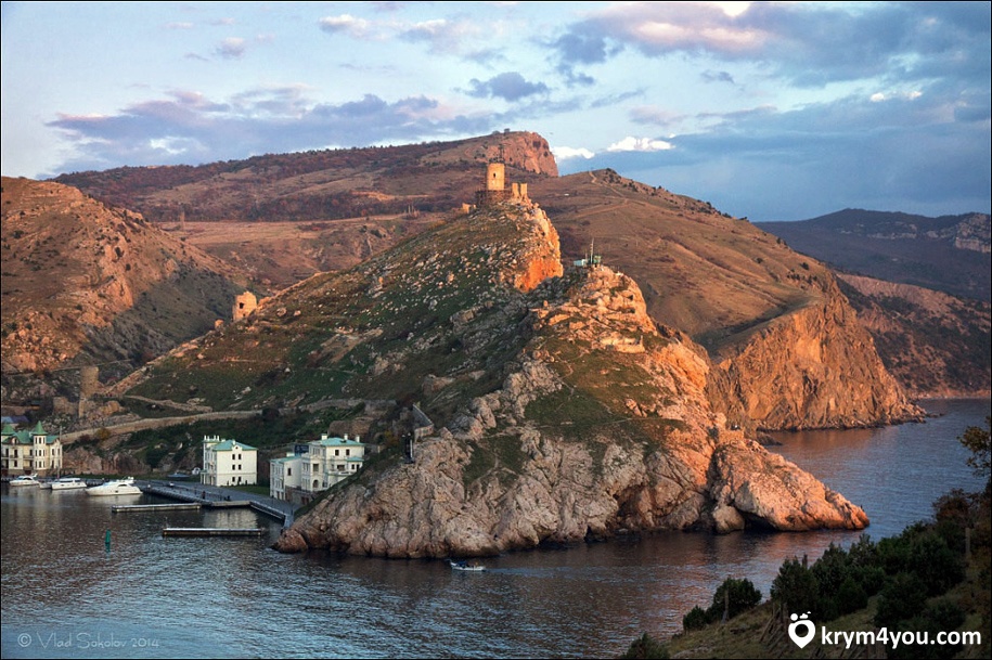 Балаклава достопримечательности Крым вход в бухту крепость 