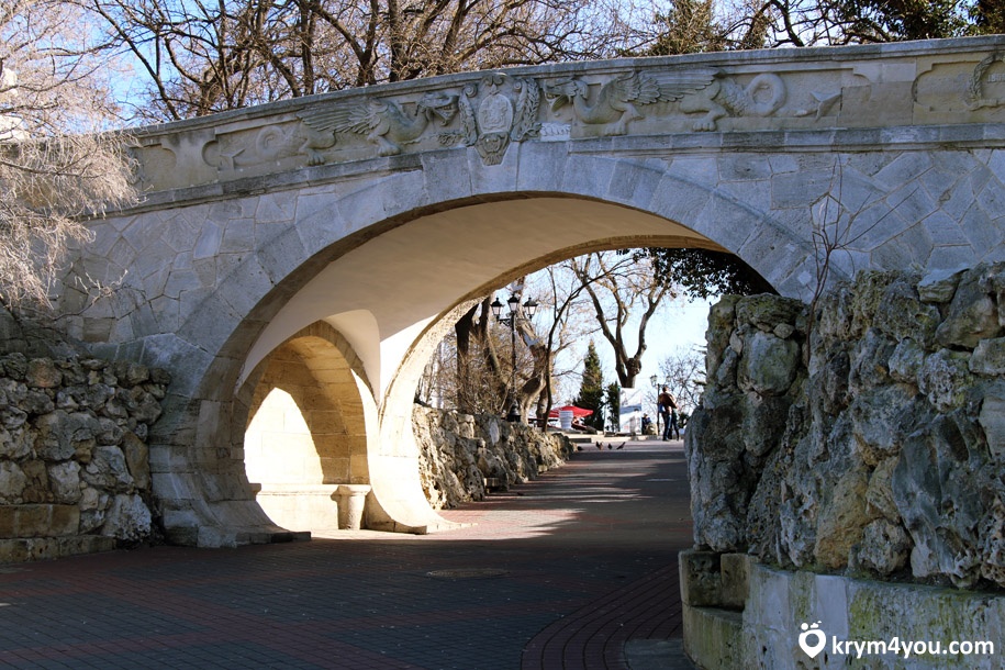 Набережная Севастополя Мост с драконами  