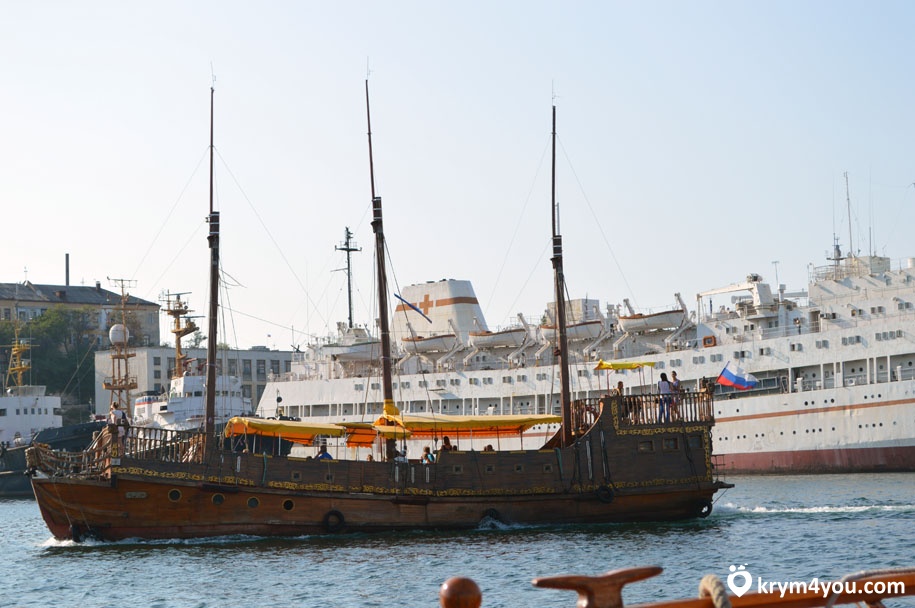 Севастополь, Крым, старые корабли  