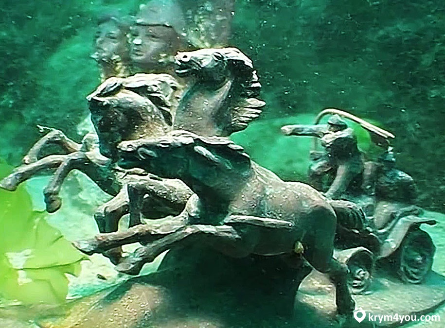 Крым фото Подводный музей Тарханкута  под водой кони 