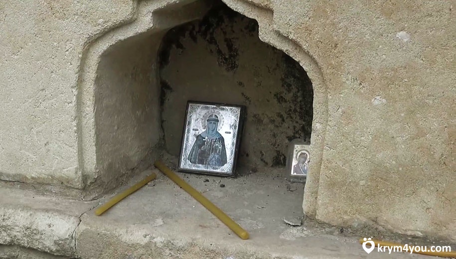 Армянский монастырь Сурб-Хач Крым свечи 
