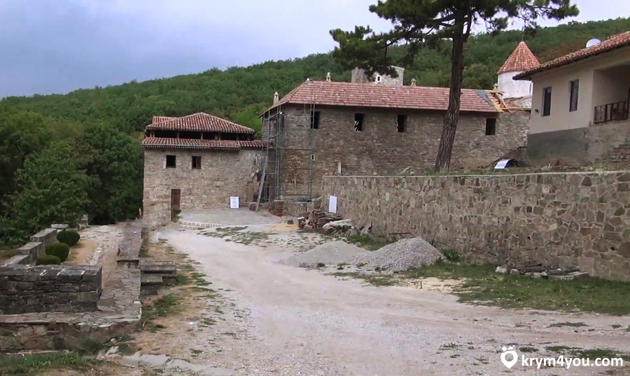 Армянский монастырь Сурб-Хач Крым музей вид из нутри 