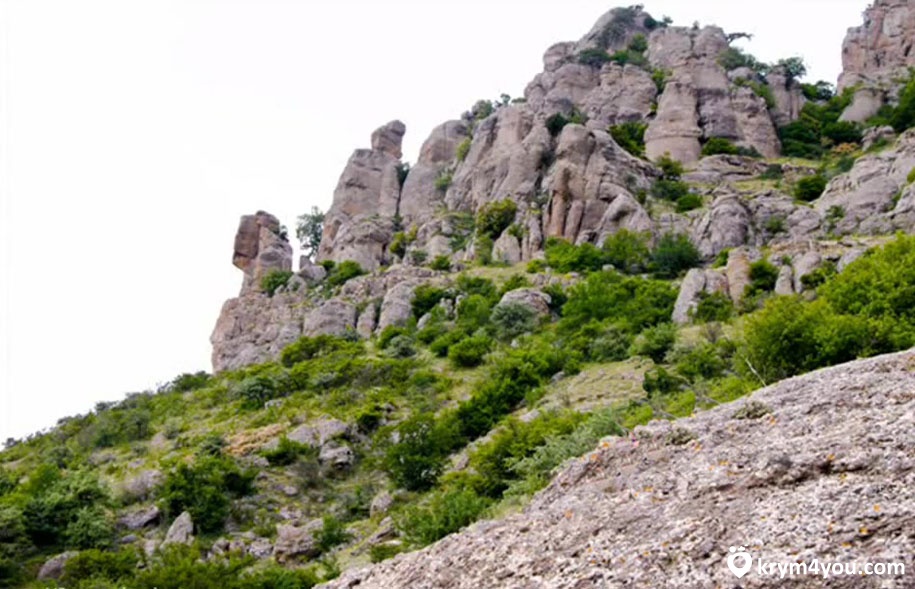 Перевальное Крым вид скалы  