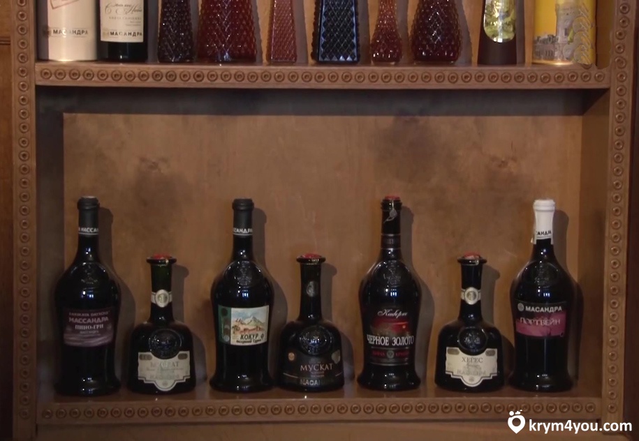 массандровский винзавод Крым склад погреба вино полки вина  
