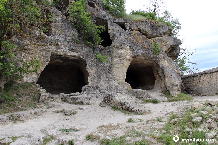 Крепость Чуфут-Кале пещерный город Бахчисарай Крым 13 