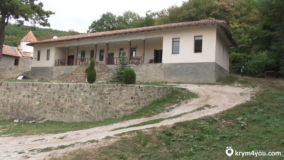 Армянский монастырь Сурб-Хач Крым музей вид 