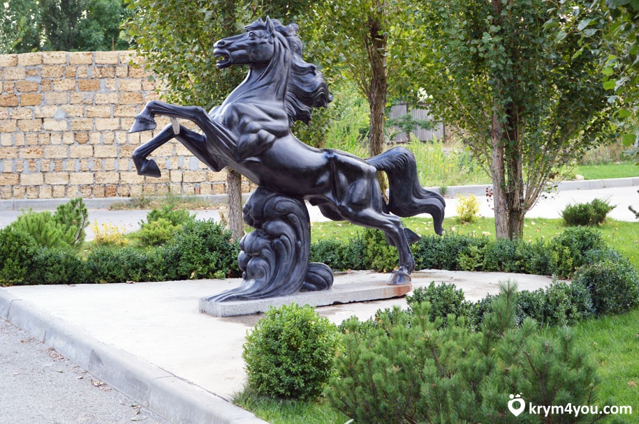 белогорск крым зоопарк Тайган статуи  