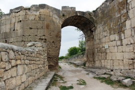 Крепость Чуфут-Кале пещерный город Бахчисарай Крым 9
